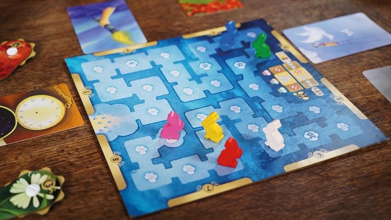 Dixit: ilustraciones oníricas y la pista que no puede ser ni demasiado obvia ni demasiado críptica