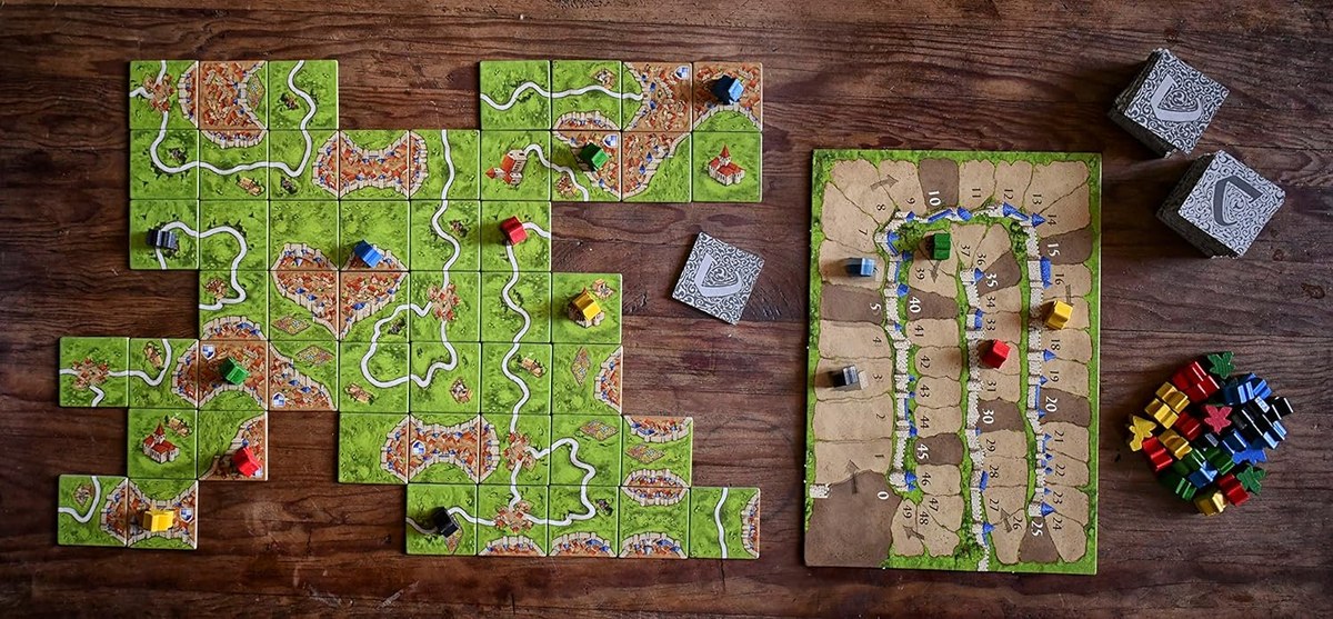 Jugar con gente que no juega: qué funciona cuando la mitad del grupo no conoce el hobby