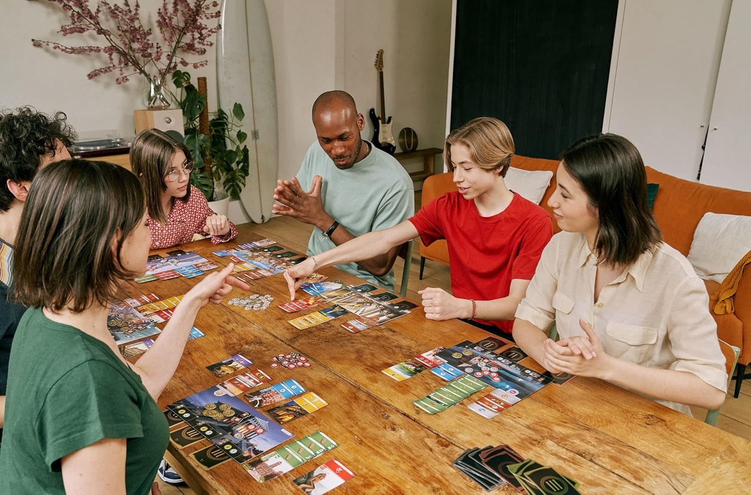 7 Wonders: siete civilizaciones, cartas que se pasan al vecino y el draft simultáneo que hace que siete personas terminen en treinta minutos